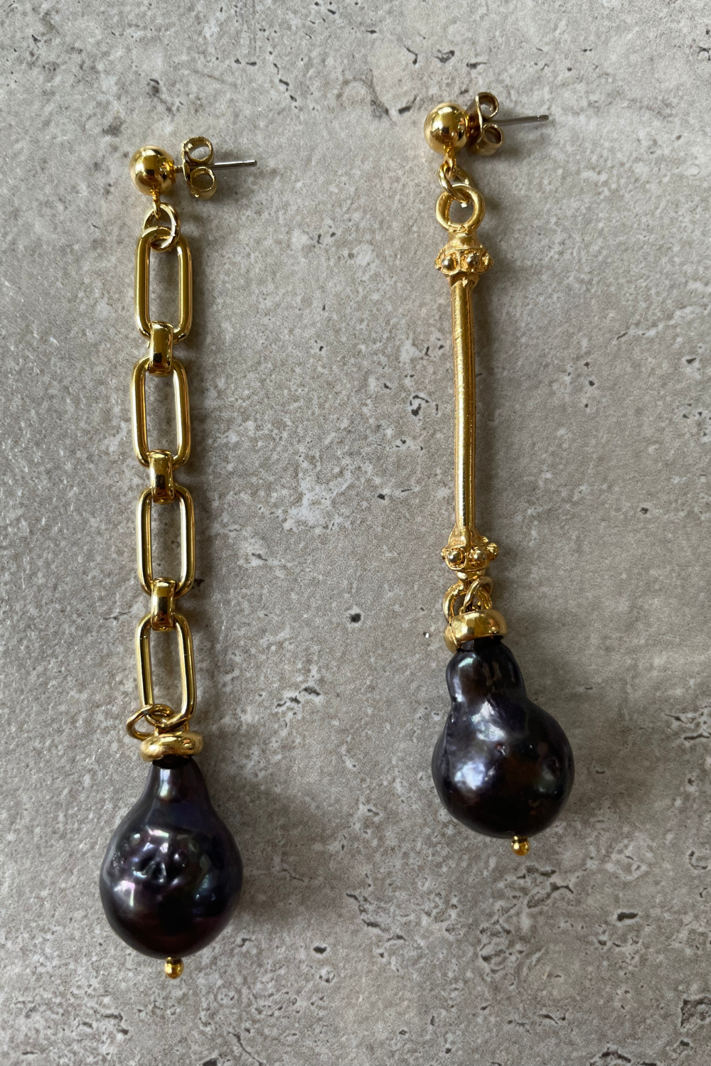 ALMA NOIR PEARL EARRINGS