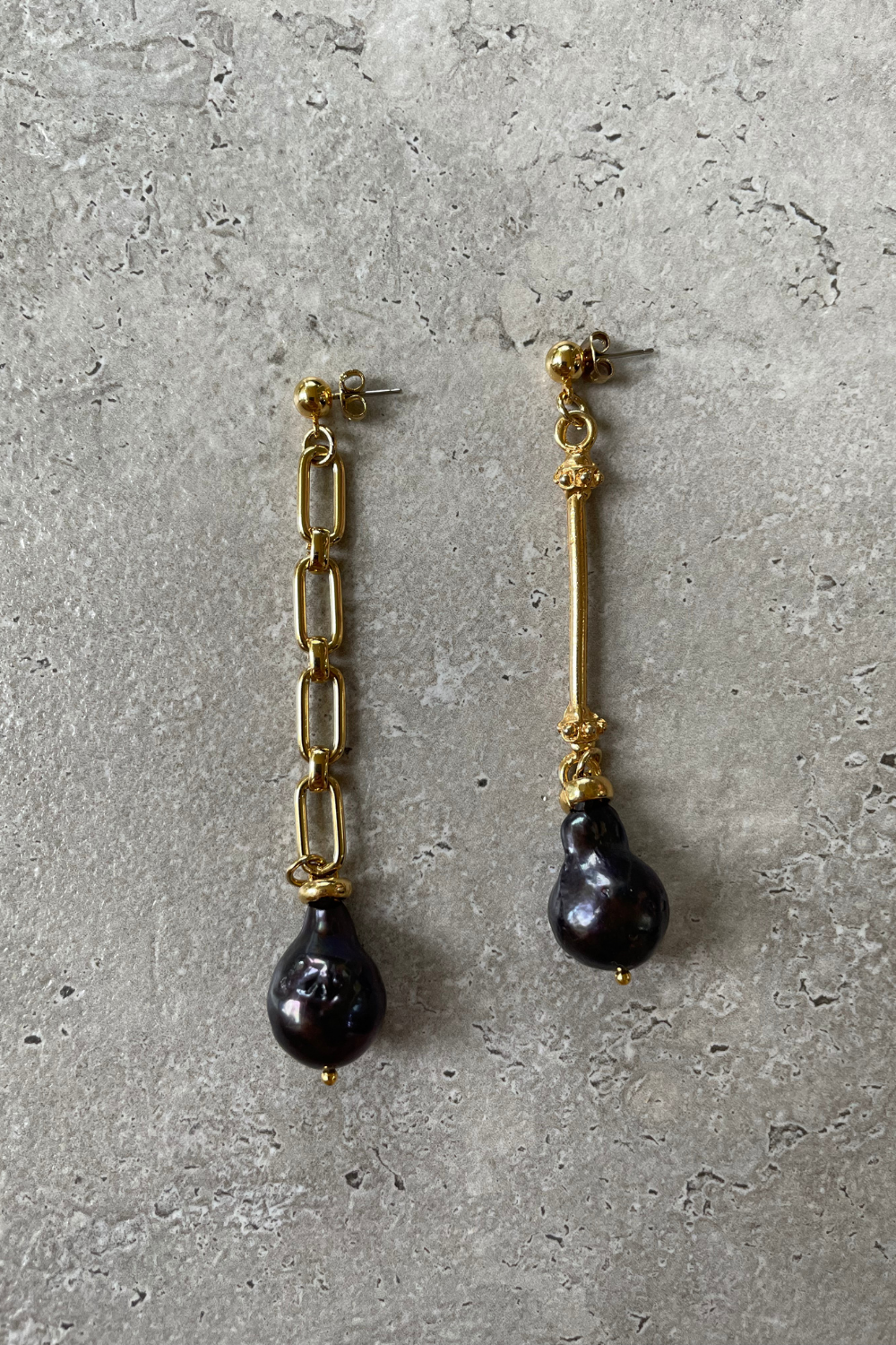 ALMA NOIR PEARL EARRINGS