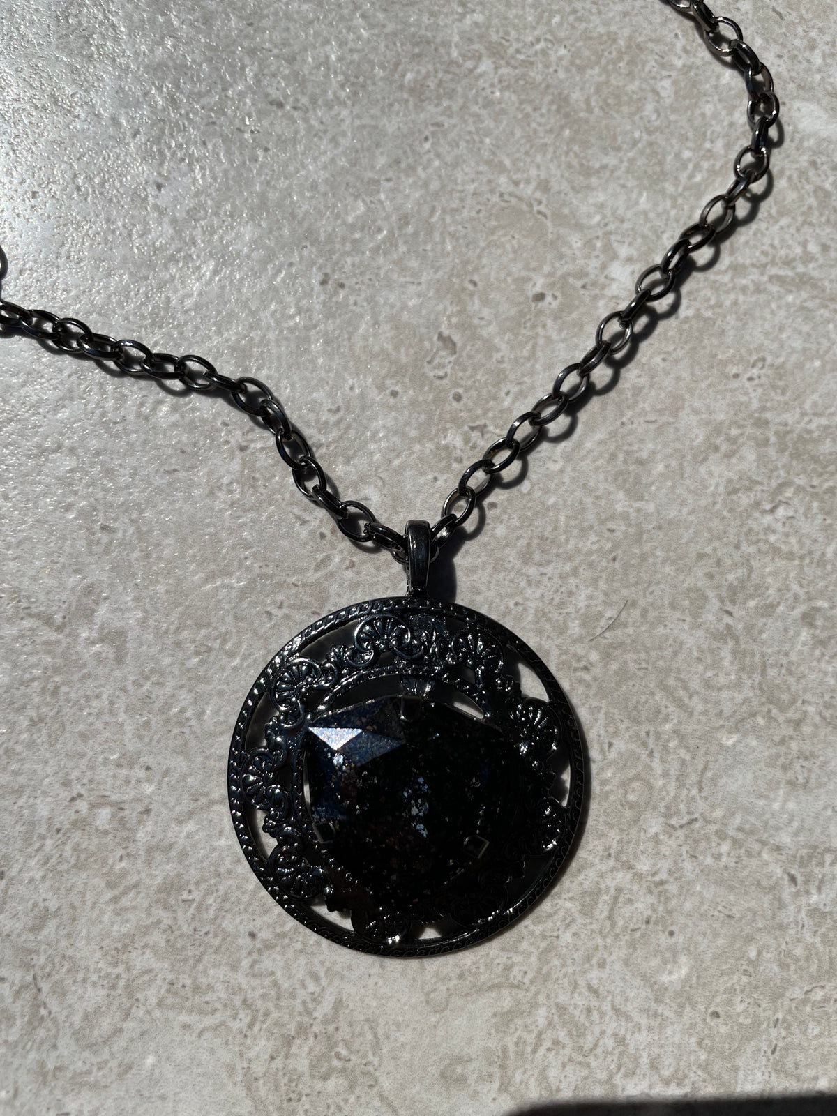 ARCADIA GUNMENTAL DISC NECKLACE